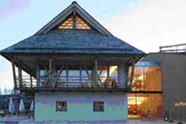 Goldener Panda: WWF prämiert Niedrigenergiehotel und Berghüttennetz