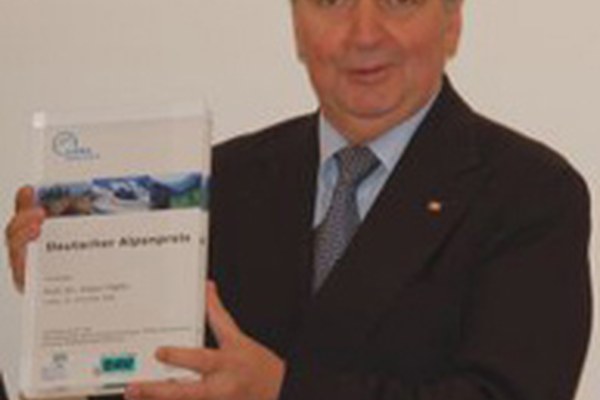 Erster Deutscher Alpenpreis für Klaus Töpfer
