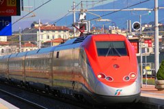 Standpunkt der CIPRA: Italienisch-französisches Gipfeltreffen: rotes Signal für Verkehrsverlagerung