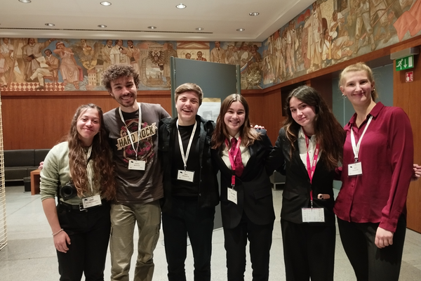 Das Jugendparlament der Alpenkonvention macht sich für alpine Schutzgebiete stark