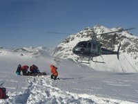 Mit dem Helikopter auf die Piste