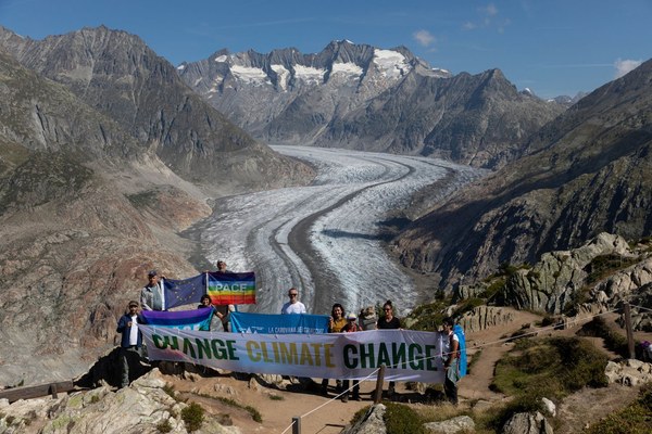 A journey to the heart of the glaciers