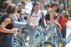 Dal Dorfmobil Klaus alla rinascita della ferrovia Merano-Malles Le forme di mobilità dolce promuovono il turismo nelle zone isolate