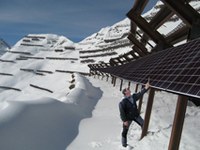 Opere di difesa "fotovoltaiche" per il più grande parco solare in Svizzera