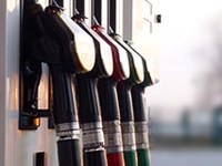 Alpi intasate dal traffico dei turisti del "pieno"