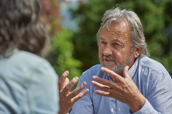 «Anche il contadino ha imparato ad andare a passeggio.»