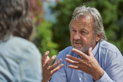 «Anche il contadino ha imparato ad andare a passeggio.»