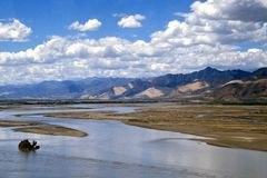 Menace sur les ressources en eau de l'Himalaya