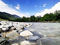 Les cours d'eaux alpins dans un lit de béton