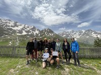 Des jeunes dans la peau de chercheurs au jardin du Lautaret