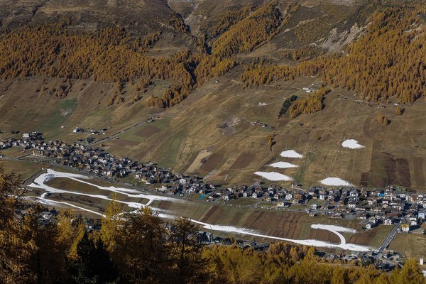 Nevediversa : Un regard critique sur le tourisme de ski