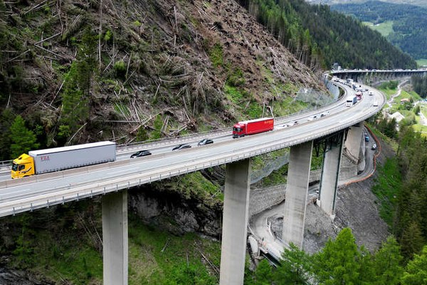 Lettre ouverte : Protection des Alpes contre le trafic de transit excessif