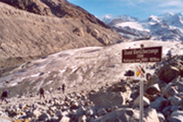 Taljenje ledenikov hitreje, kot je bilo pričakovano