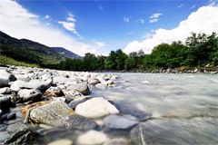 Alpske reke, stisnjene v oklep