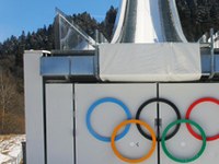 Neenakopravno odločanje o igrah